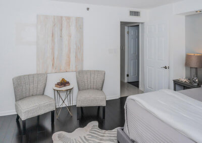 Bayshore-Guest Room Sitting Area