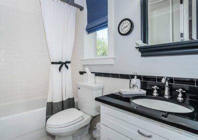 Hesperides Home-Second Bathroom