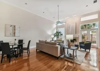 Lime Door Décor Tampa - Tennessee Avenue Home Staging